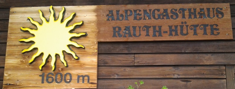 01 Feier zum 20er Jubilaeum vom Leutascher Hof mit Stammgaesten auf der Rauth-Huette.jpg - 01 Feier zum 20er Jubilaeum vom Leutascher Hof mit Stammgaesten auf der Rauth-Huette